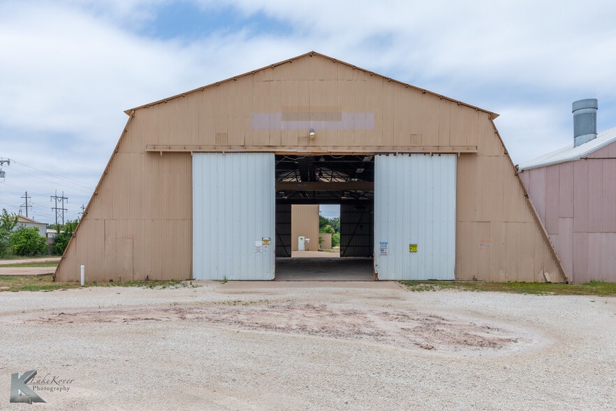 More Photos Of 2424 Oak St, Abilene Warehouse For Sale