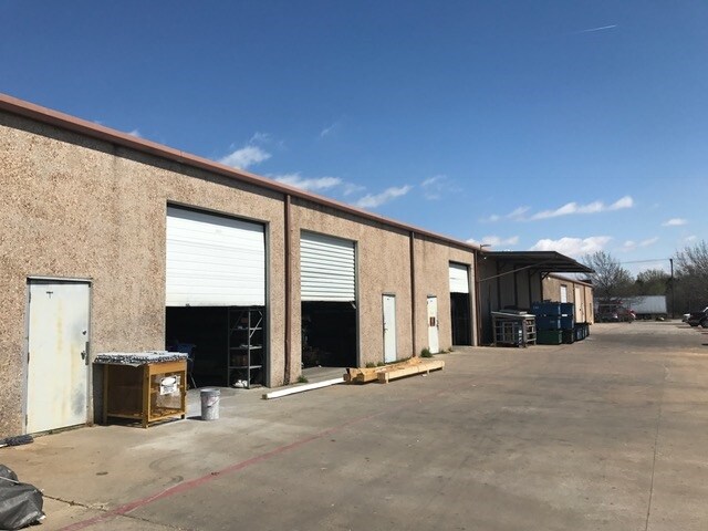 More Photos Of 1495 N Kealy St, Lewisville Distribution For Lease