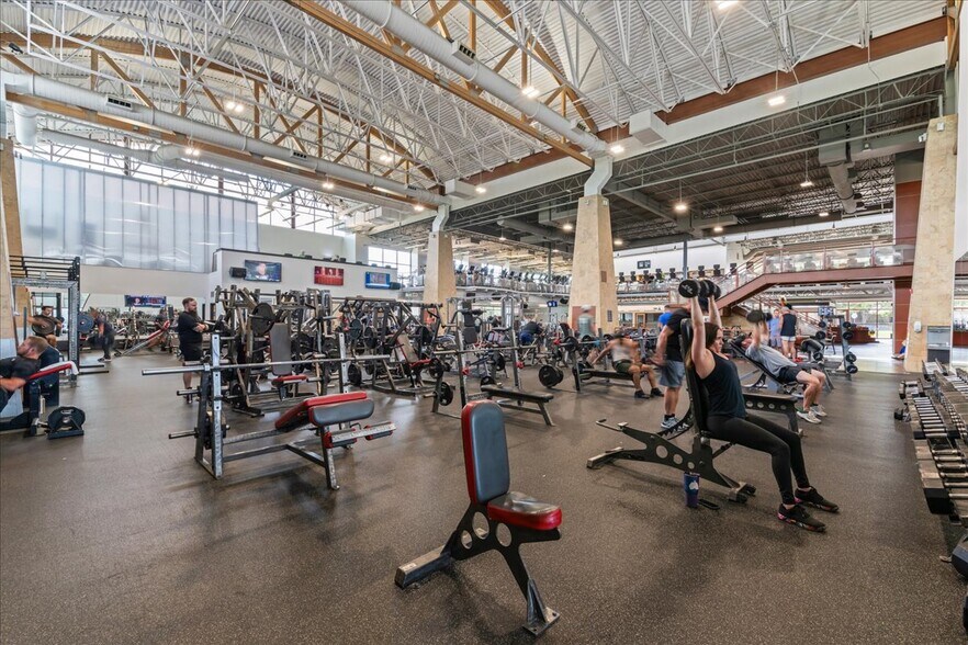 More Photos Of 801 E Parkcenter Blvd, Boise Health Club For Sale