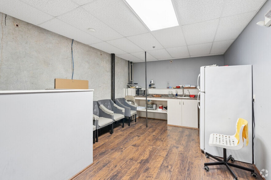 More Photos Of 18318 University Blvd, Sugar Land Storefront For Lease