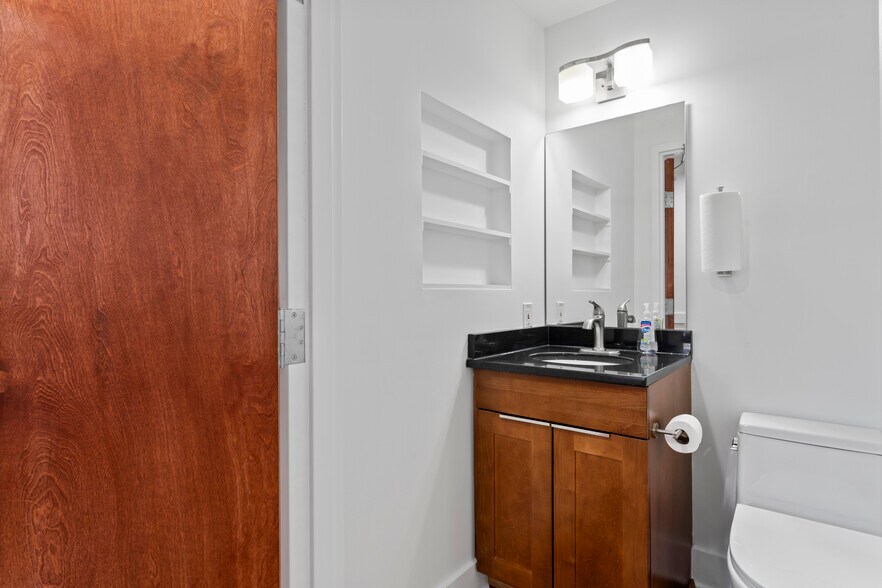 More Photos Of 100-122 E Broad St, Falls Church Office For Sale