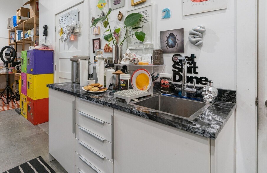 More Photos Of 1800 E 4th St, Austin Office Residential For Lease