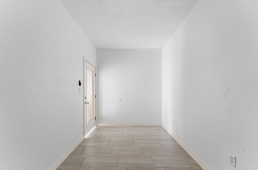 More Photos Of 2711 North Fwy, Houston Medical For Sale