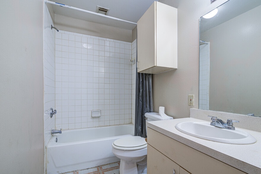 More Photos Of 4107 Almeda Genoa Rd, Houston Apartments For Sale