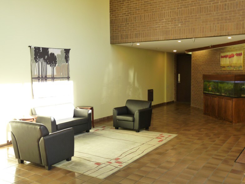 More Photos Of 5252 Cherokee Ave, Alexandria Schools For Lease