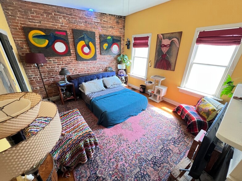 More Photos Of 1438-1442 Light St, Baltimore Showroom For Sale