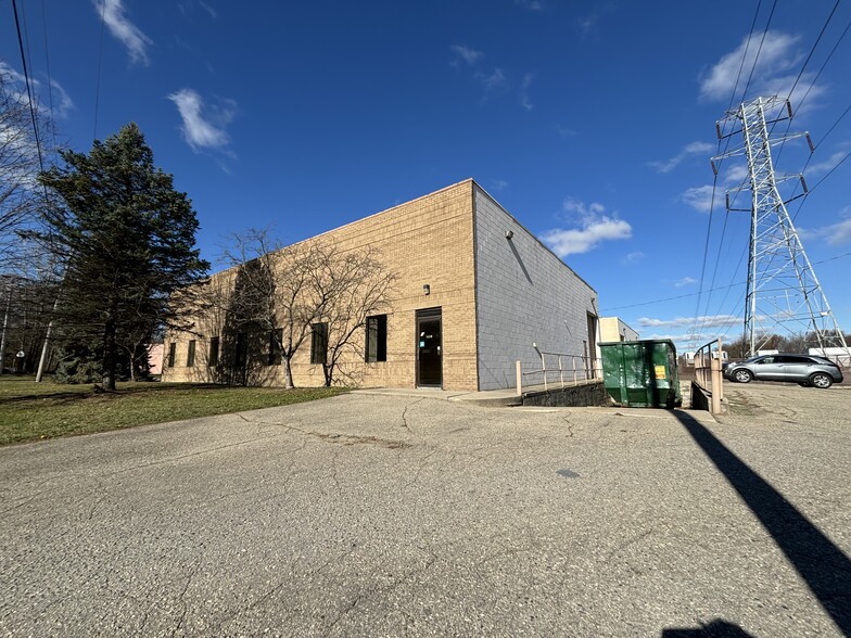 Primary Photo Of 38092 Abruzzi Dr, Westland Warehouse For Lease