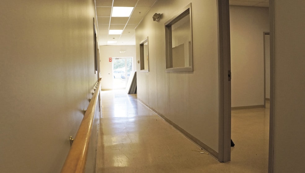 More Photos Of 1 Commercial St, Branford Warehouse For Lease