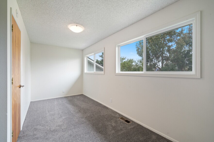 More Photos Of 1009-1011 Grove Ave, Tillamook Apartments For Sale