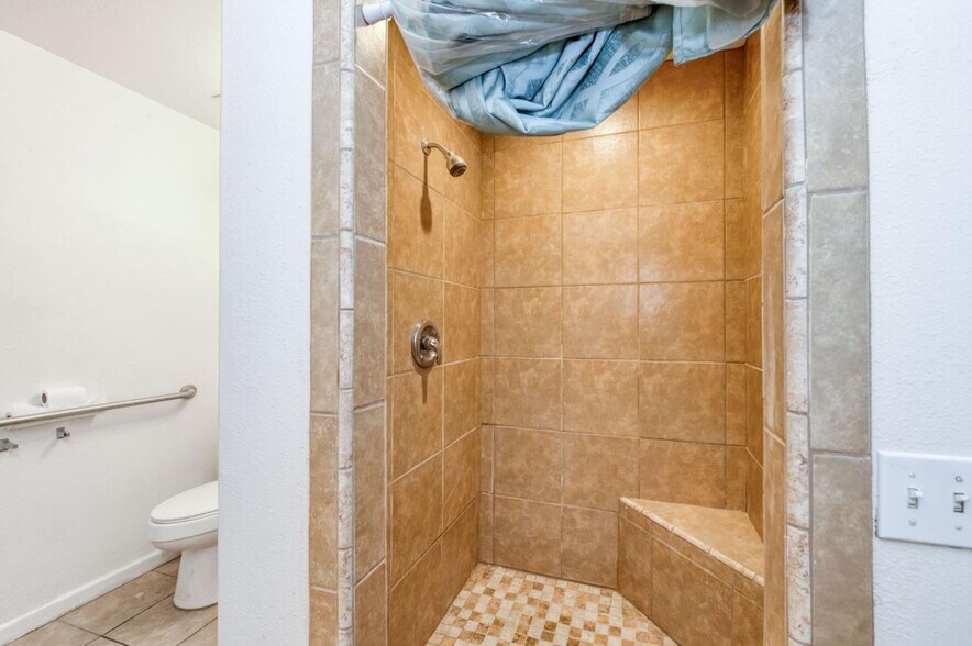 More Photos Of 12712 E McKinley Ave, Sanger Flex For Lease