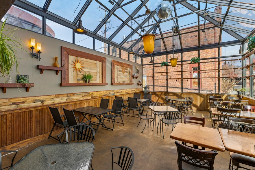 More Photos Of 234 SW 5th St, Grants Pass Restaurant For Sale