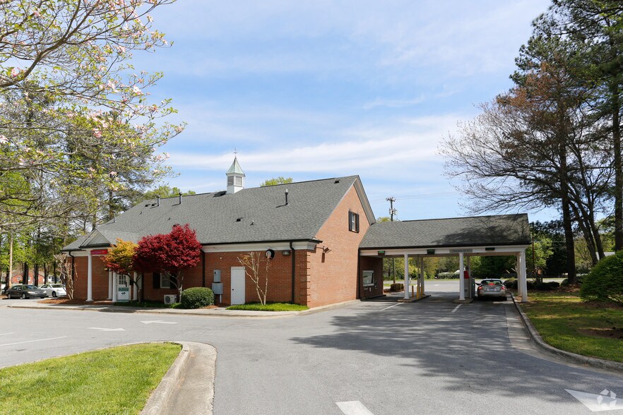 More Photos Of 2950 Union Rd, Gastonia Bank For Lease