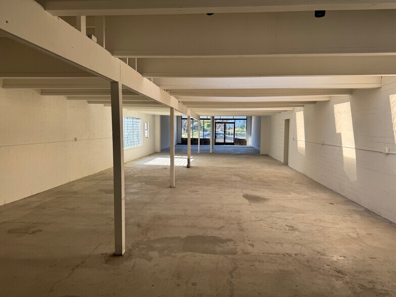 More Photos Of 124 N Catalina Ave, Redondo Beach General Retail For Sale