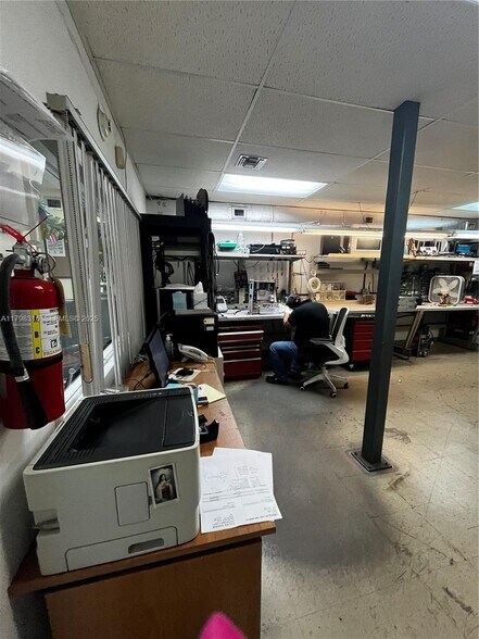 More Photos Of 3100 Milam Dairy Rd, Miami Industrial For Lease