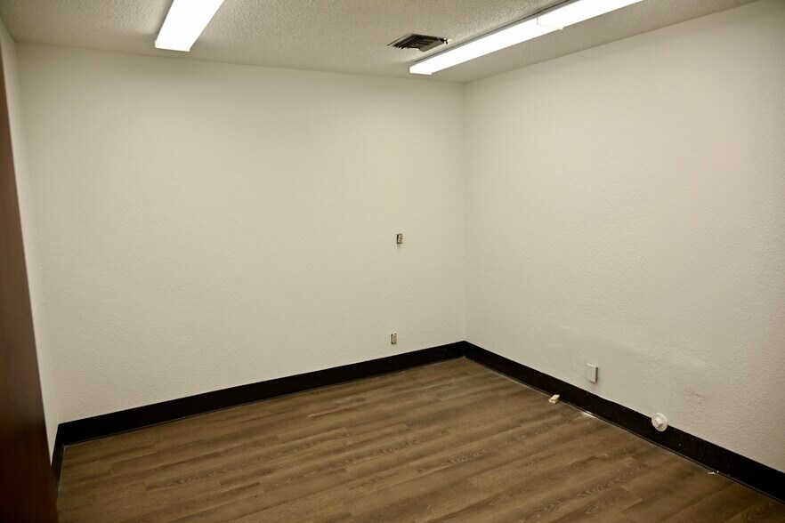 More Photos Of 155 W 2950 S, Salt Lake City Light Manufacturing For Lease