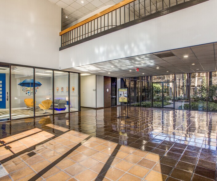More Photos Of 7100 Regency Square Blvd, Houston Office For Lease