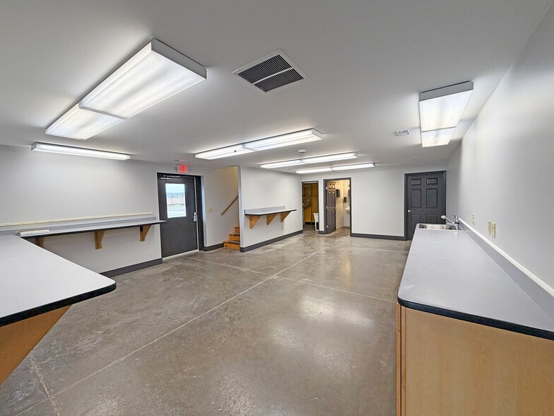 More Photos Of 311 Transpoint dr, Dupo Industrial For Lease