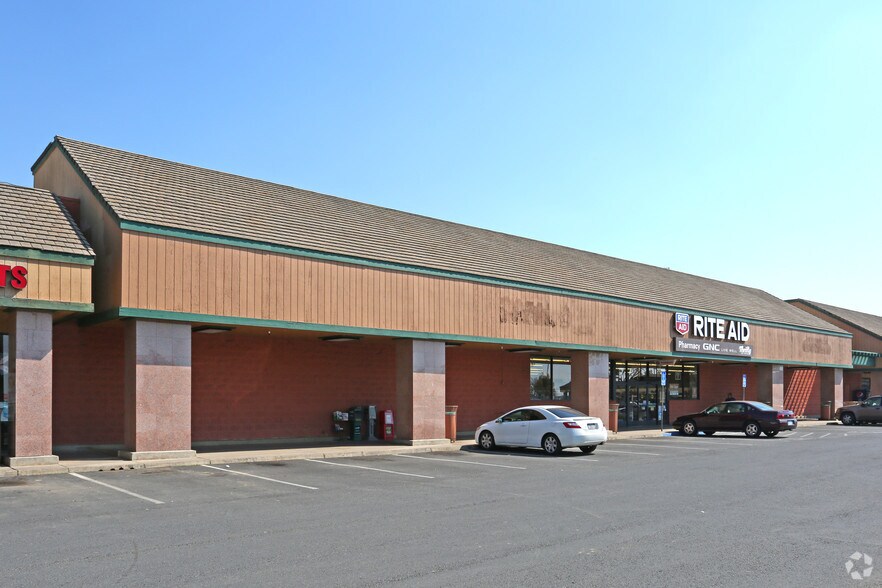 More Photos Of 260 N Highway 65, Lindsay Unknown For Lease