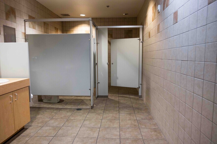 More Photos Of 10922 W Glenn Dr, Glendale Office For Sale