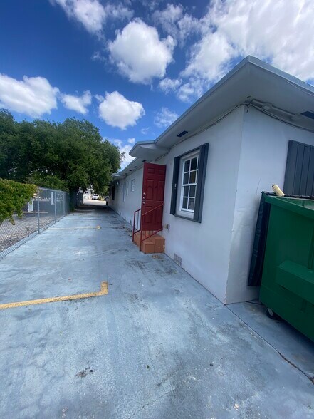 More Photos Of 3080 W Flagler St, Miami Medical For Sale