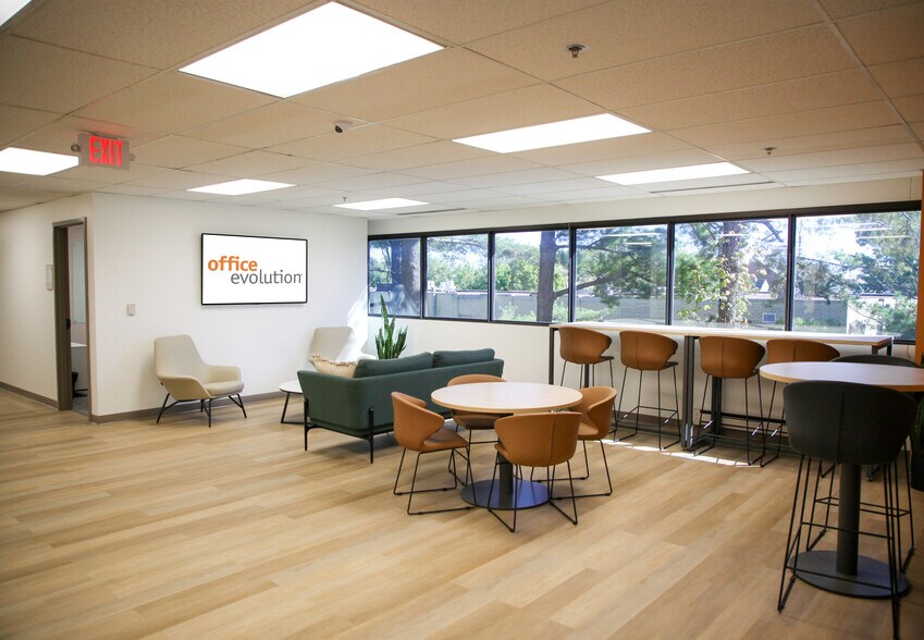 More Photos Of 12747 Olive Blvd, Creve Coeur Coworking Space