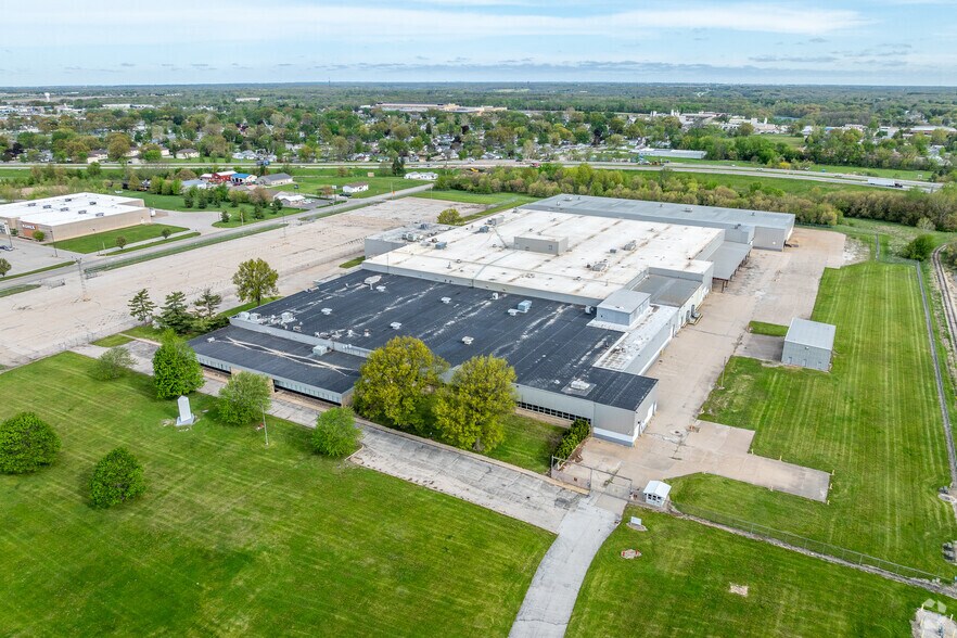 Primary Photo Of 510 E Agency Rd, West Burlington Manufacturing For Sale