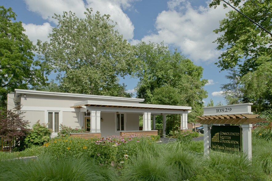 Primary Photo Of 10829 Falls Rd, Lutherville Timonium Office For Sale