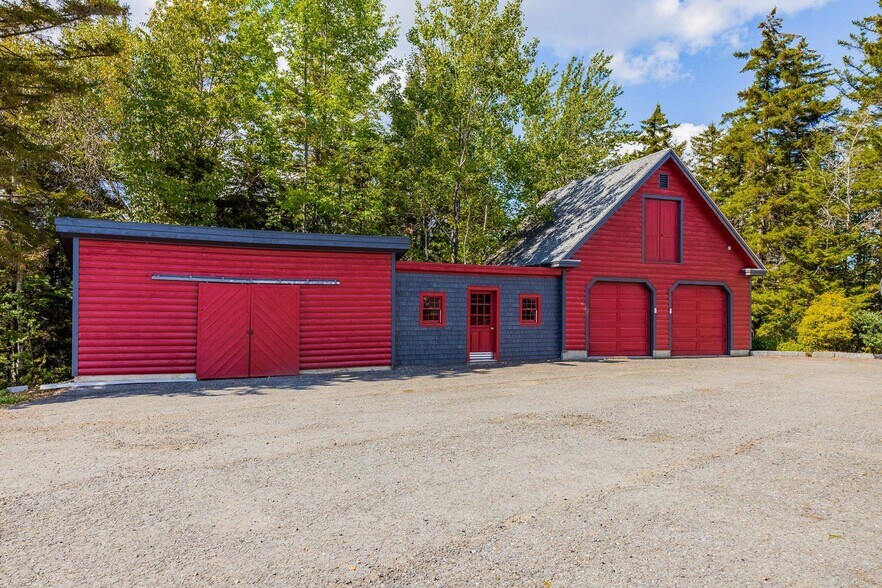 More Photos Of 1950 Collins Rd, Halifax Winery Vineyard For Sale