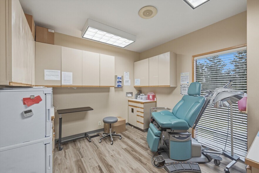 More Photos Of 3010 Squalicum Pky, Bellingham Office For Sale