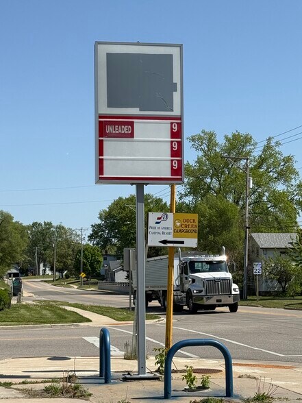 More Photos Of 123 S Washington St, Wyocena Convenience Store For Sale