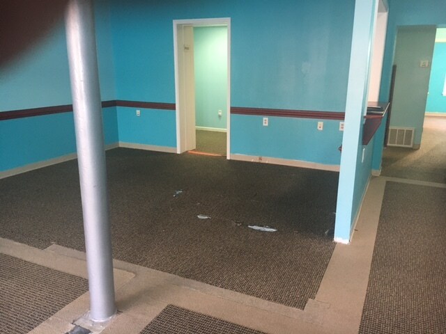 More Photos Of 121-125 N Main St, Woodstock Storefront Retail Residential For Sale