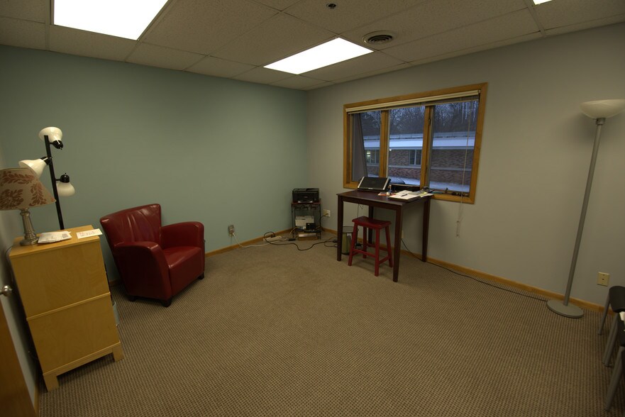 More Photos Of 305 S Greeley St, Stillwater Office For Lease