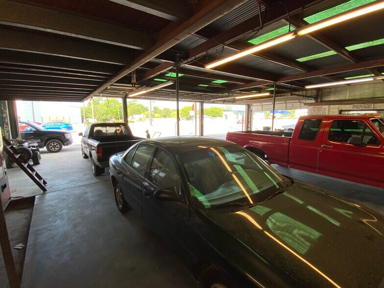 More Photos Of 2602 Fredericksburg Rd, San Antonio Service For Lease
