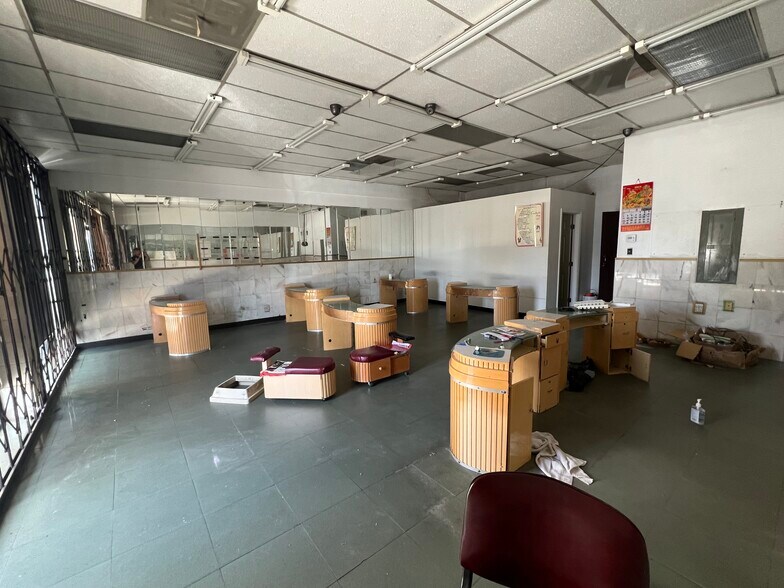 More Photos Of 739 W Rosecrans Ave, Compton General Retail For Lease