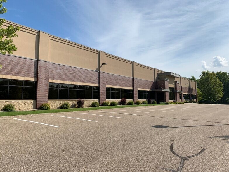 More Photos Of 3000 Ames Crossing Rd, Eagan Research And Development For Lease