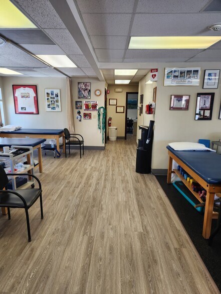 More Photos Of 29 Riverside St, Nashua Medical For Sale