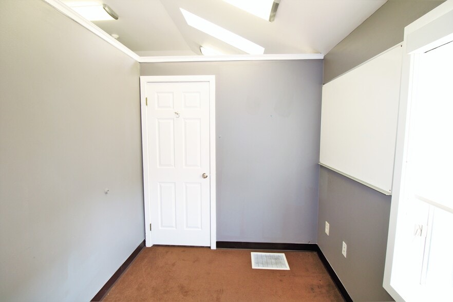 More Photos Of 538 Street Rd, Southampton Office For Lease