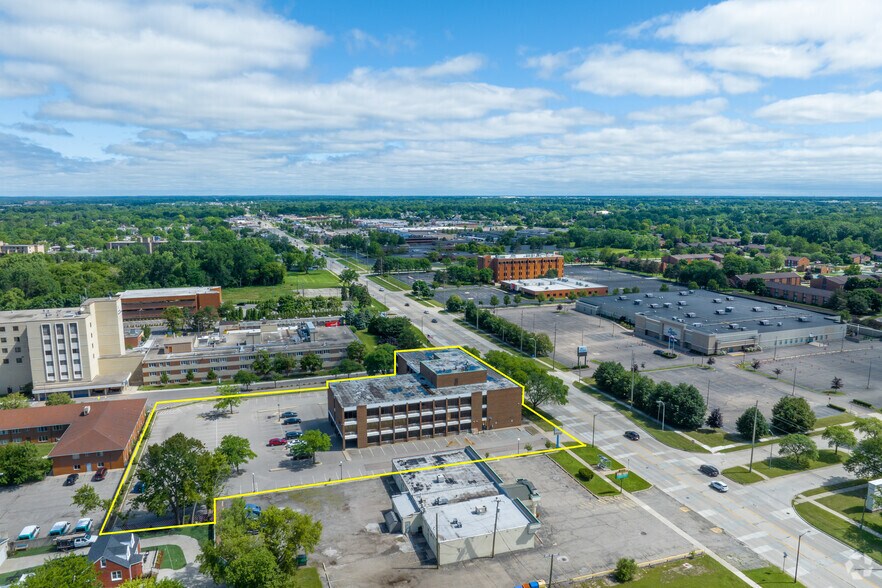 More Photos Of 27301 Dequindre Rd, Madison Heights Office For Lease