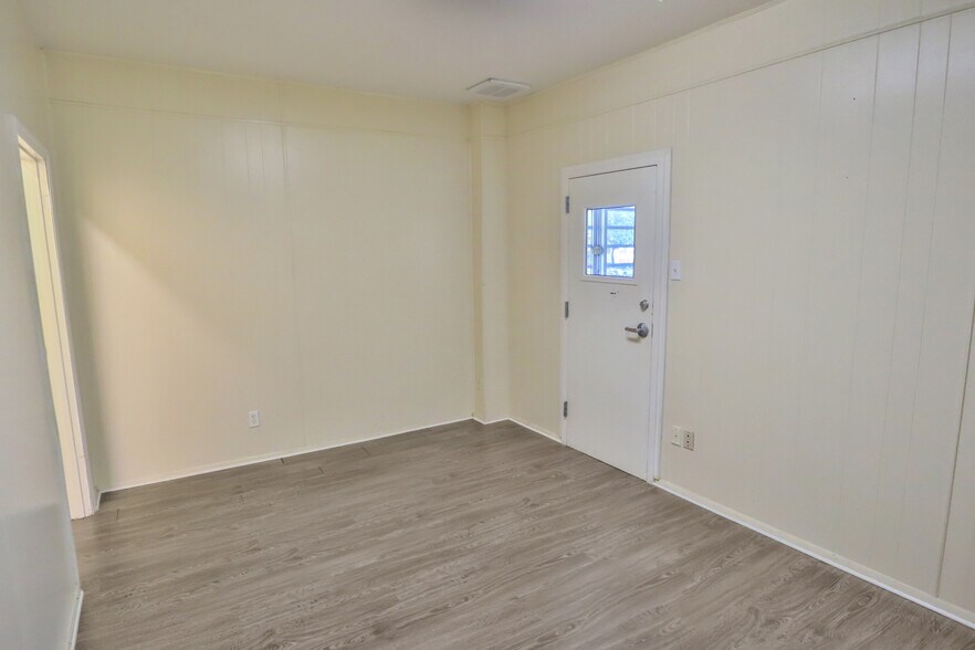 More Photos Of 130 W Rhapsody Dr, San Antonio Light Manufacturing For Lease