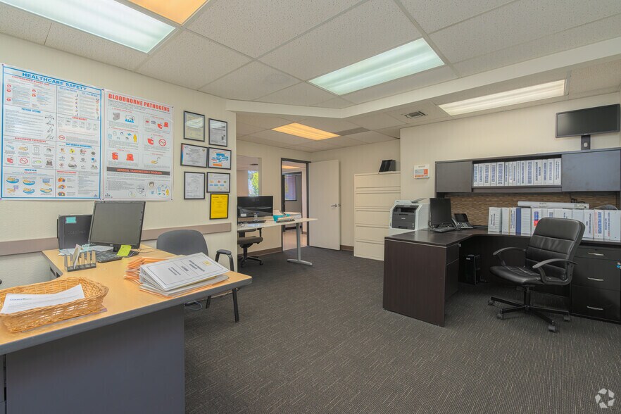 More Photos Of 7501 Hospital Dr, Sacramento Medical For Lease