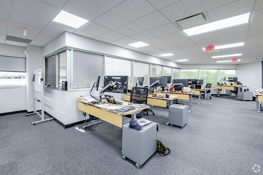 More Photos Of 611 River Dr, Elmwood Park Office For Sale
