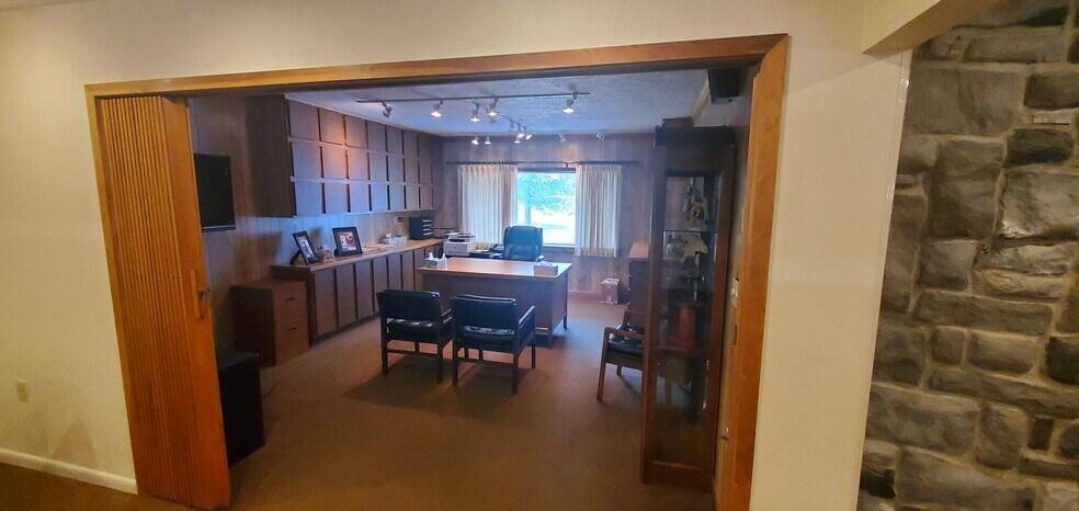 More Photos Of 503 W Maple Ave, Bancroft Office For Sale