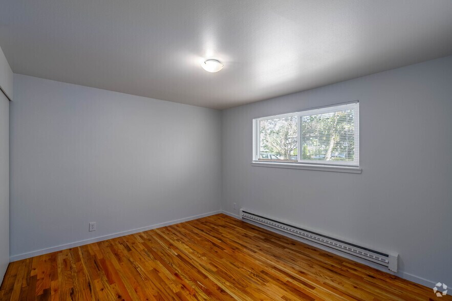 More Photos Of 512 5th Ave W, Seattle Apartments For Sale