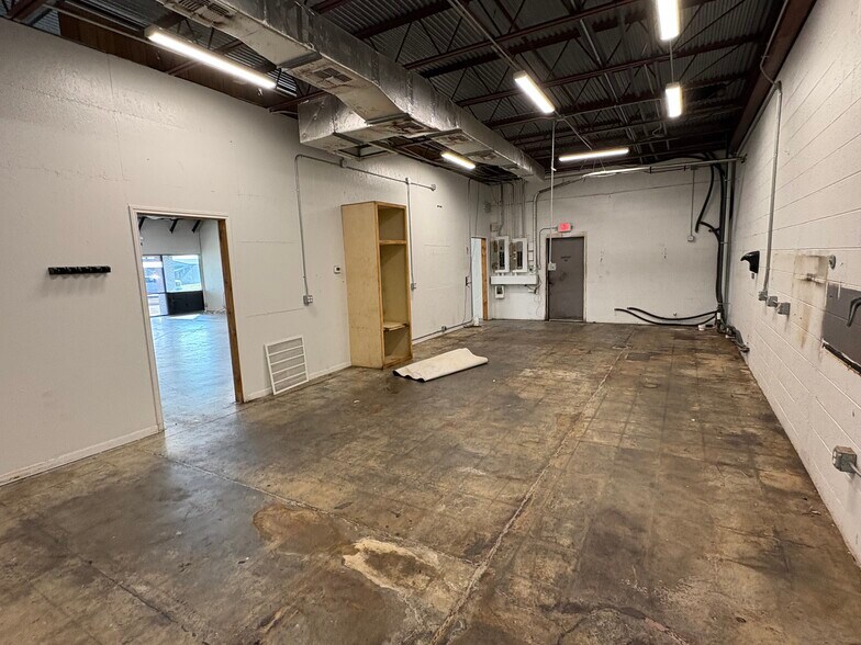 More Photos Of 1602 N Mechanic St, El Campo Land For Lease
