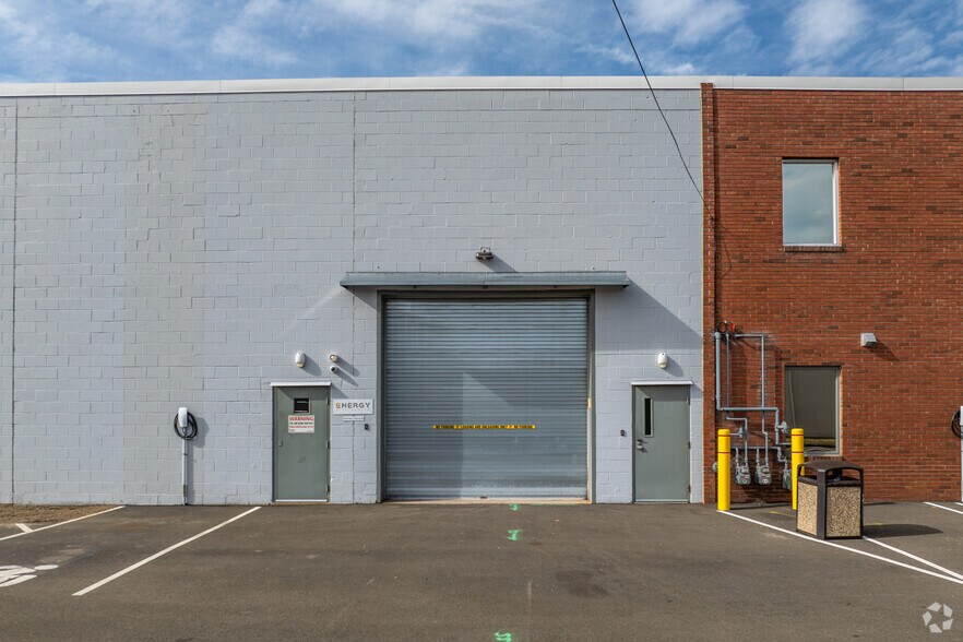More Photos Of 252-262 Depot Rd, Milford Light Distribution For Lease