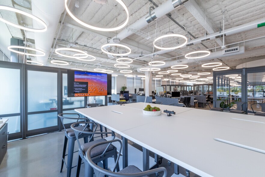 More Photos Of 450 N Freeport Pky, Coppell Office For Lease