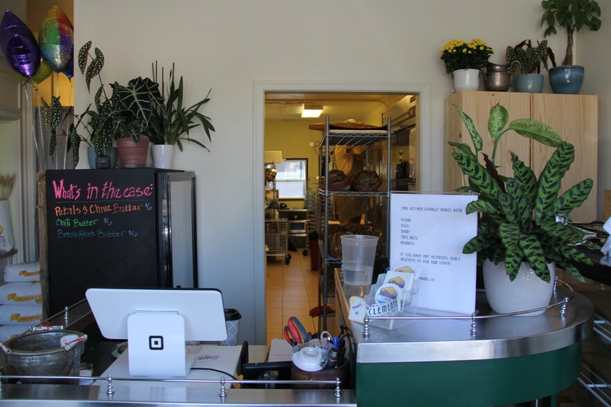 More Photos Of 2016-2020 E Main St, Ventura Storefront Retail Office For Sale