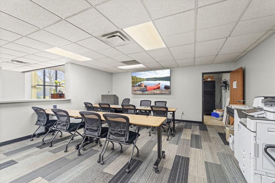 More Photos Of 8825 N Xylon Ave, Brooklyn Park Manufacturing For Sale