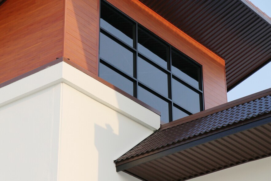 More Photos Of 9889 United Drive, Houston Office For Sale