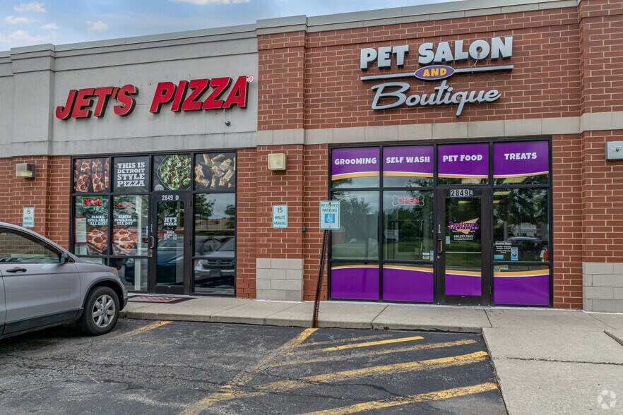 More Photos Of 2849 E New York St, Aurora Freestanding For Lease